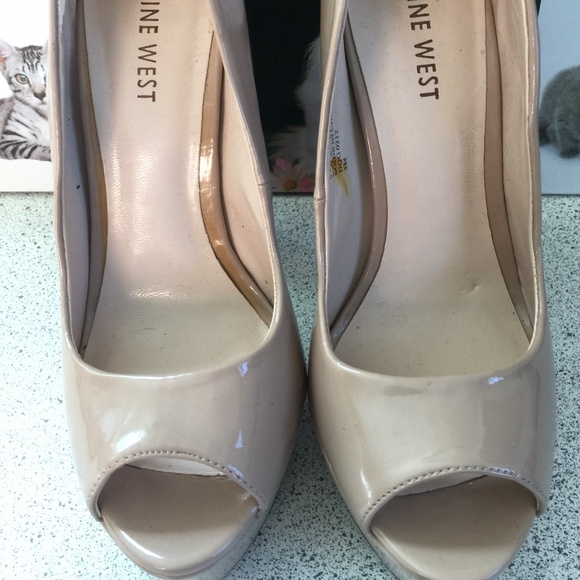Nine West Vishelleli Women 5M Pumps Sand Patent Leather Open Toe Platform Heel - Picture 1 of 5